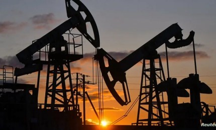 النفط يرتفع بدعم مخاطر الإمدادات وآمال الاتفاق التجاري