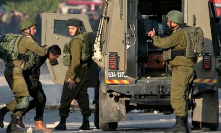 الاحتلال يعتقل مواطنًا ويدمر محتويات محال تجارية في نابلس