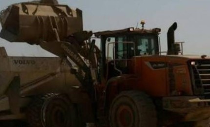 هآرتس: الجيش ينقل الركام من غلاف غزة لداخل القطاع