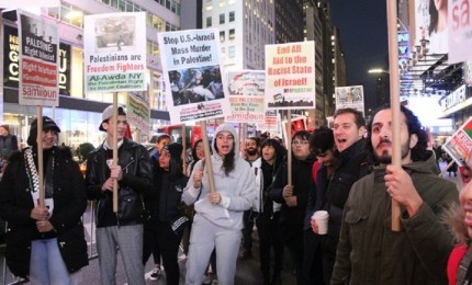 مئات الكتّاب يقاطعون "نيويورك تايمز" لانحيازها لـ"إسرائيل"