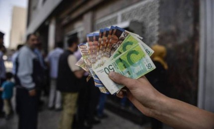 الأزمة المالية تثقل كاهل المواطنين.. وآمال بانفراجة قريبة