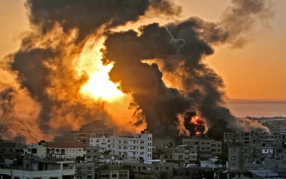 الاحتلال ينسف منازل شرق مدينة غزة وغارات على خان يونس